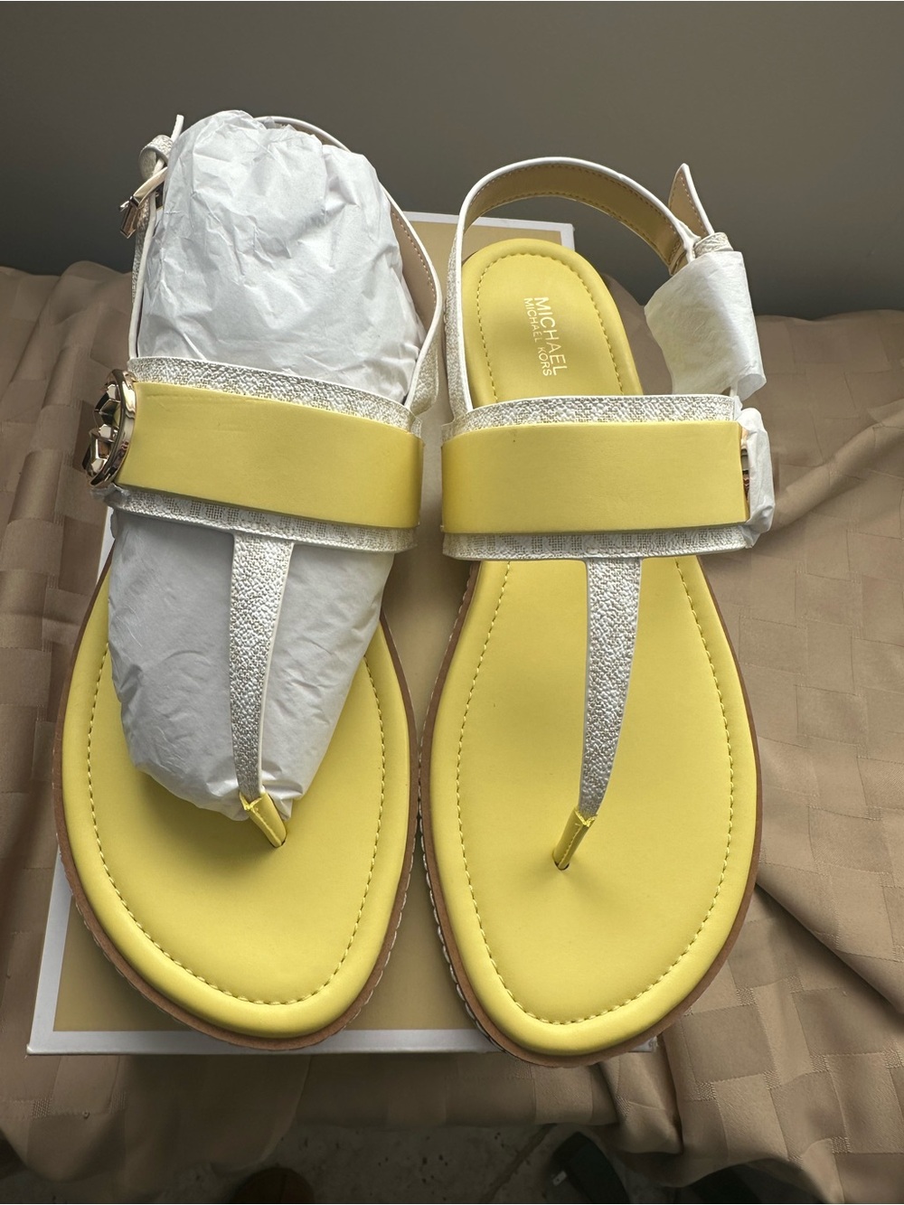Michael Kors Carmen Yellow MK Logo T-Bar Sandals - Size 11 - New in box - Picture 2 of 5